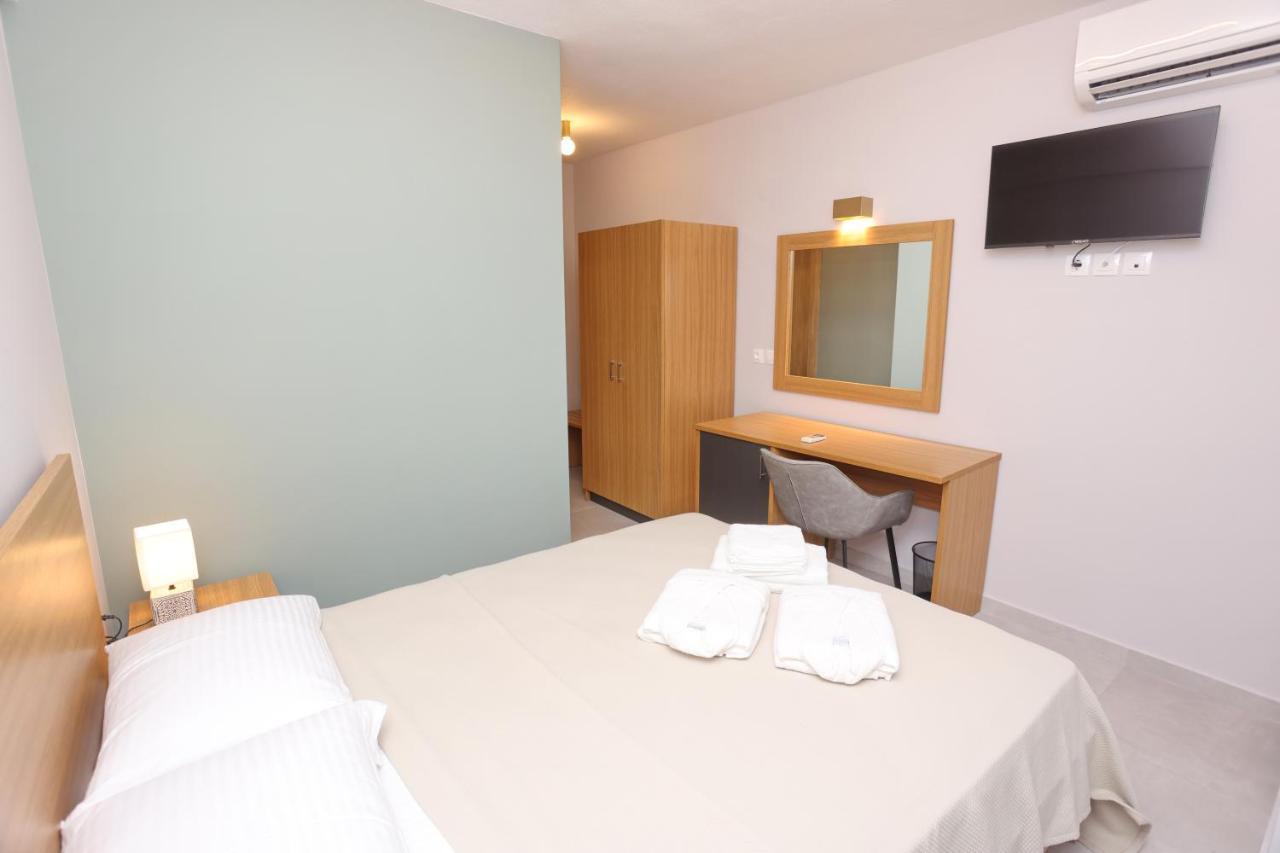 Cynthia Aparthotel Nea Vrasna Bilik gambar