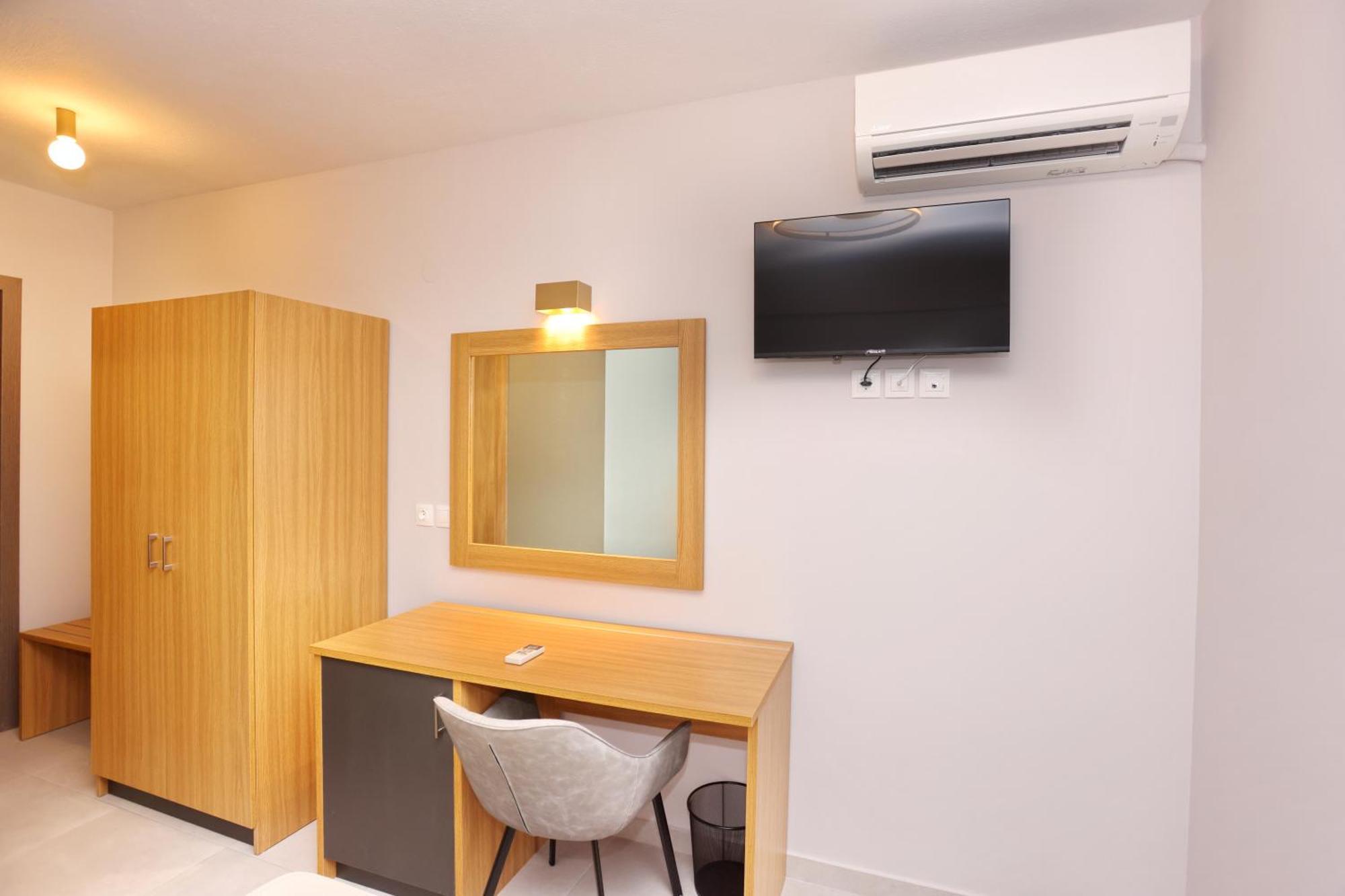 Cynthia Aparthotel Nea Vrasna Bilik gambar